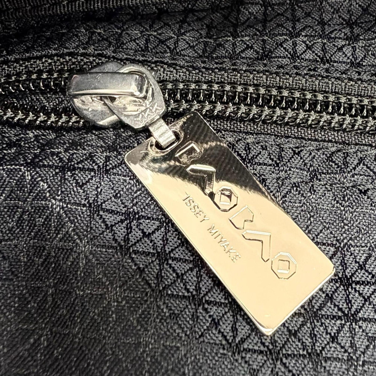 Issey Miyake Metallic Multi-Color Elastane Polyester Tote Bag (Pre-Owned)