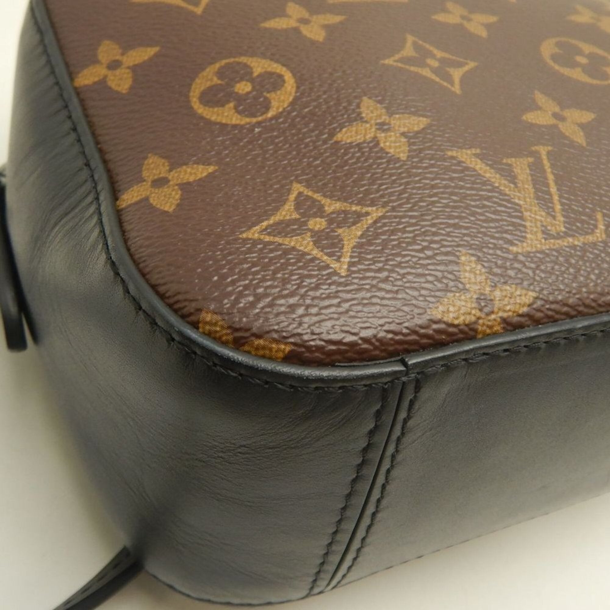 Louis Vuitton Noir Coated Canvas Leather Shoulder Bag (Pre-Owned)