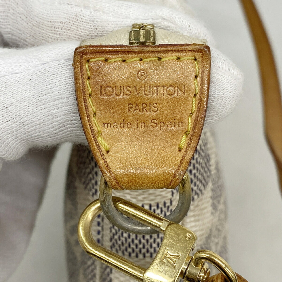 Louis Vuitton White Pouch (Pre-Owned)