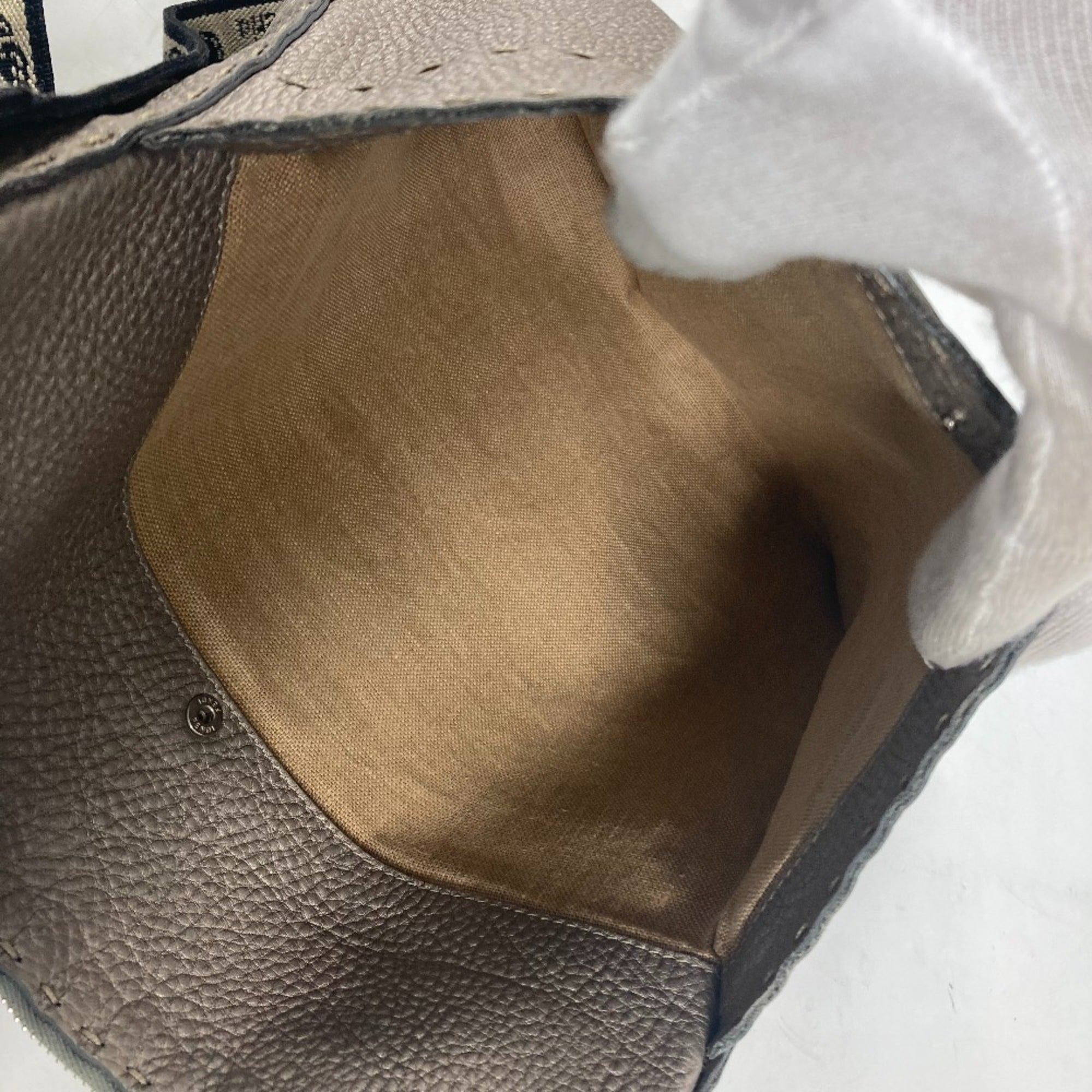 Fendi Selleria Beige Leather Shoulder Bag (Pre-Owned)