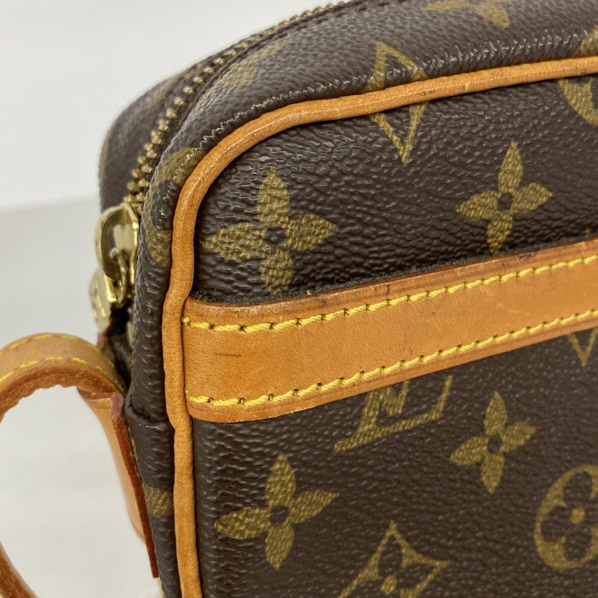 Louis Vuitton Brown Shoulder Bag (Pre-Owned)