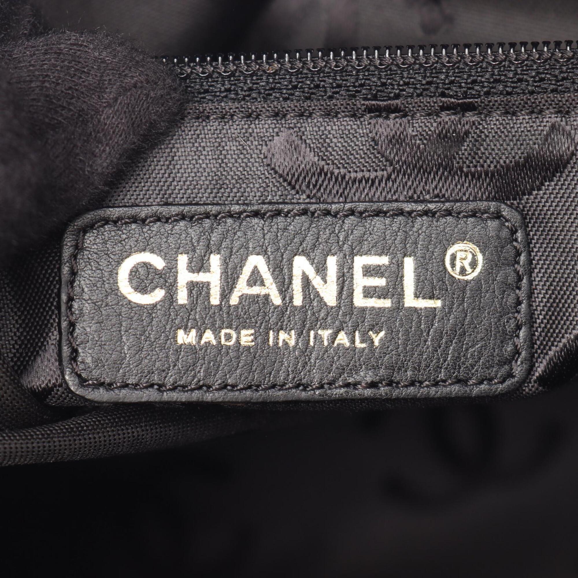 Chanel Black Grained Calfskin Handbag (Pre-Owned)