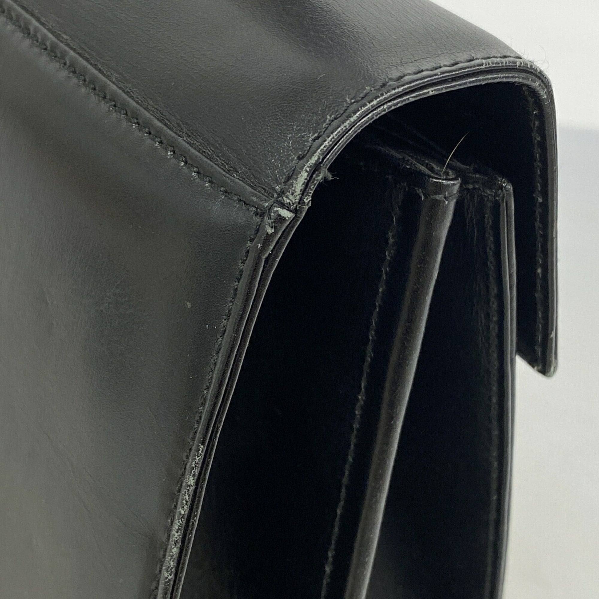 Salvatore Ferragamo Black Leather Handbag (Pre-Owned)