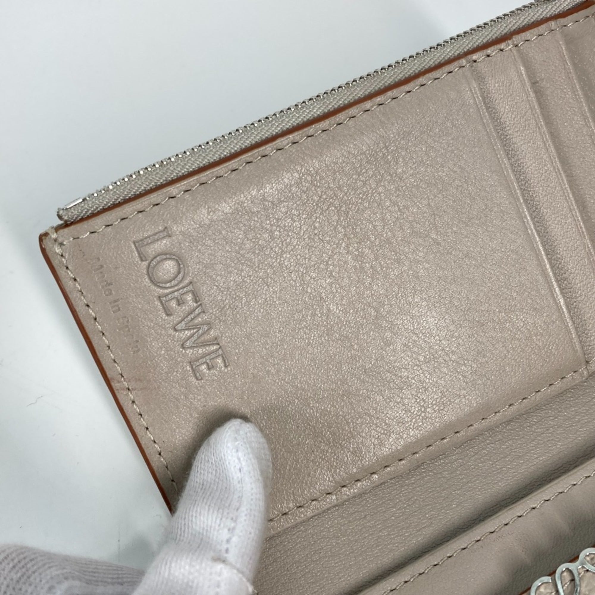 Loewe Beige Leather Coin Purse/Coin Case (Pre-Owned)