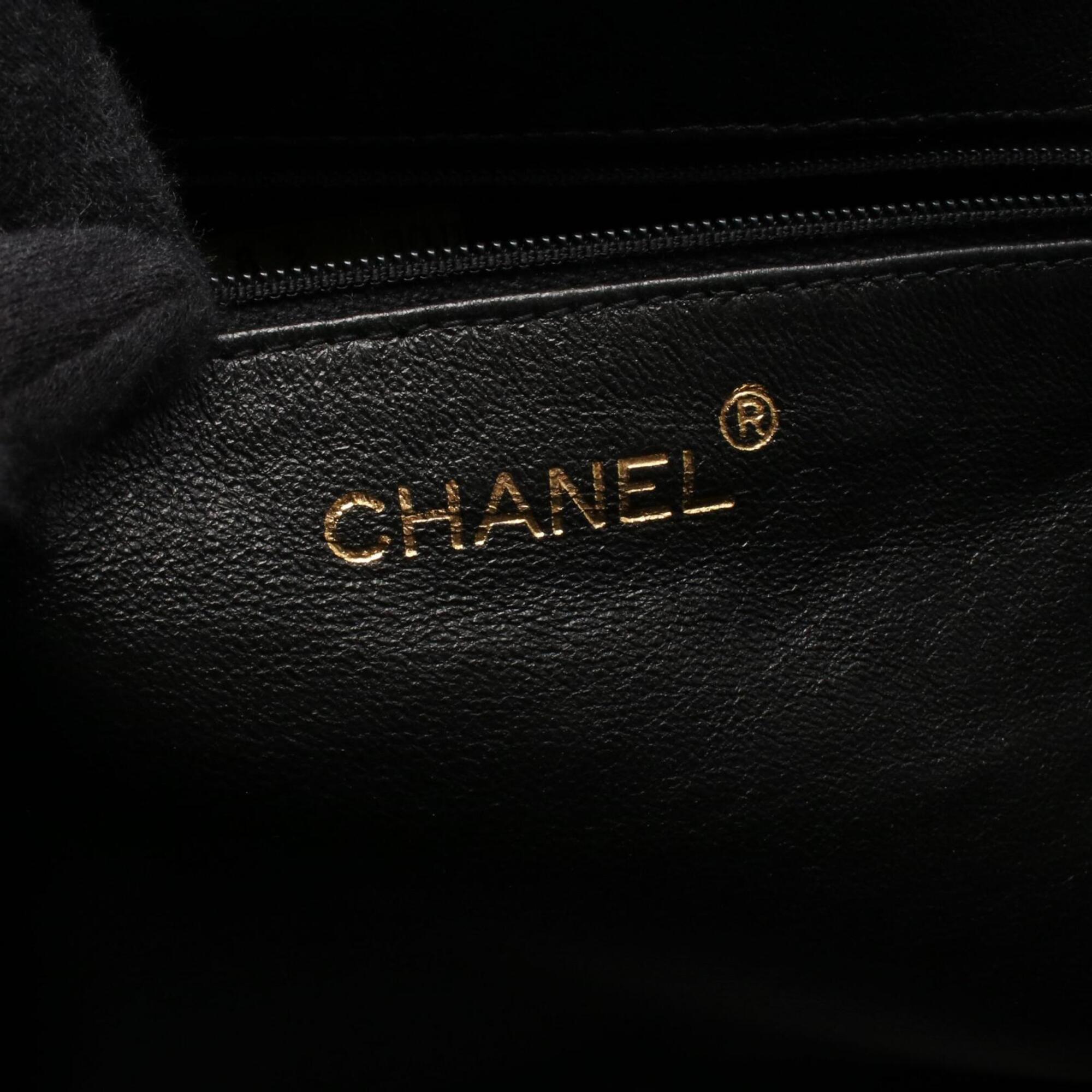 Chanel Black Grained Calfskin Handbag (Pre-Owned)