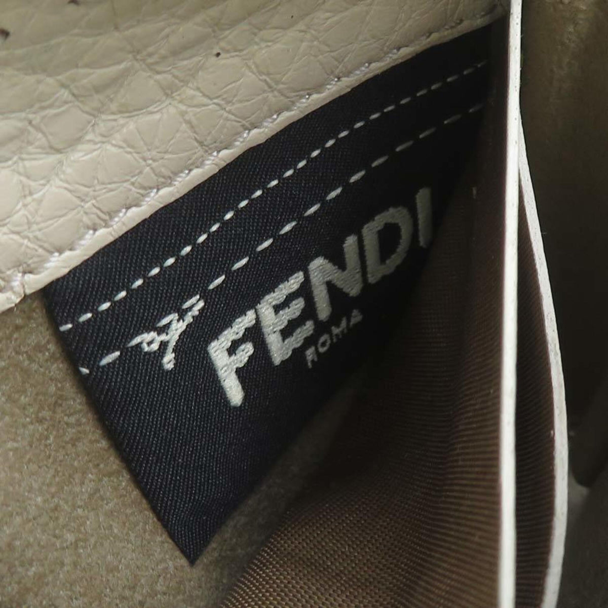 Fendi Ivory Leather Coin Purse/Coin Case (Pre-Owned)