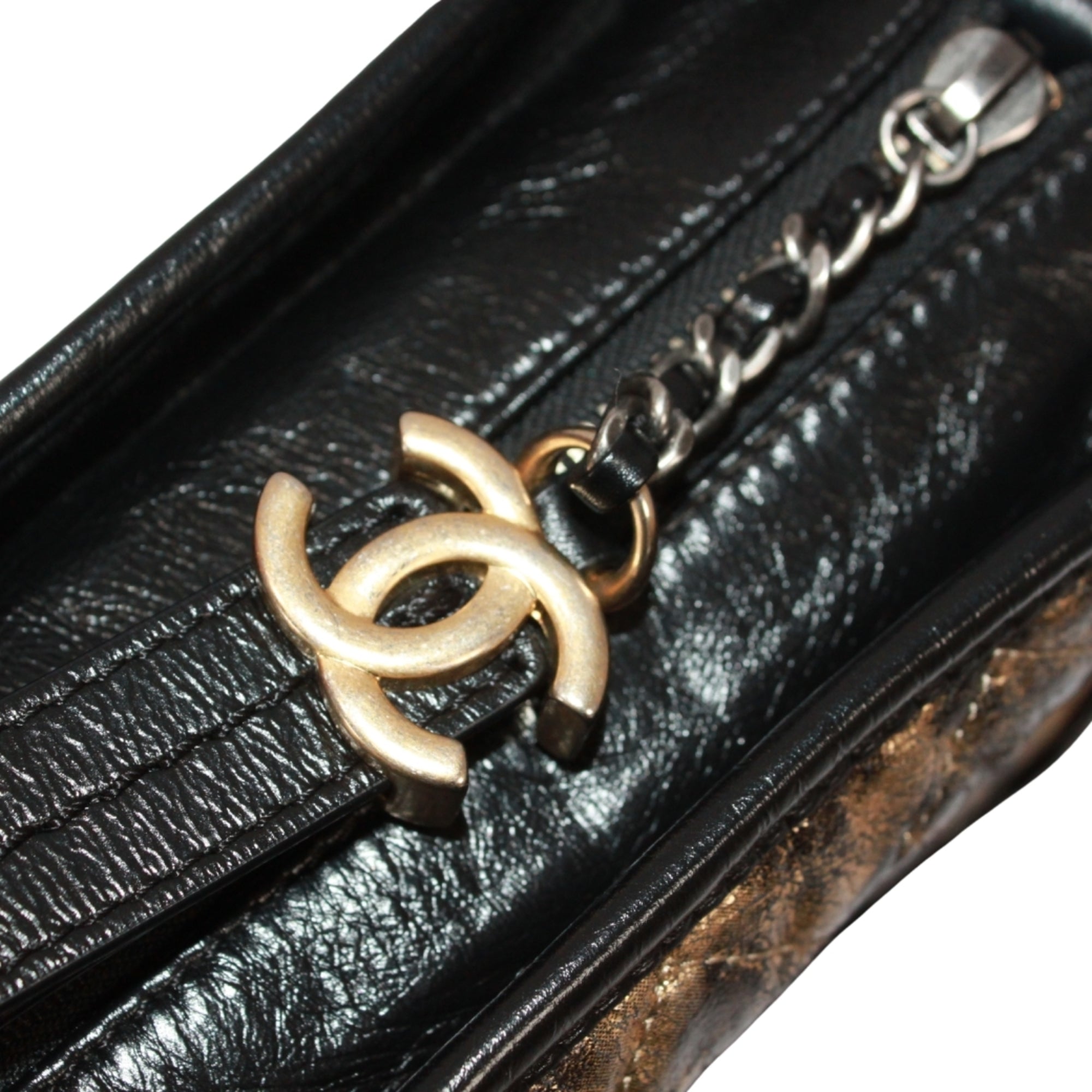 Chanel Black Leather Shoulder Bag (Pre-Owned)