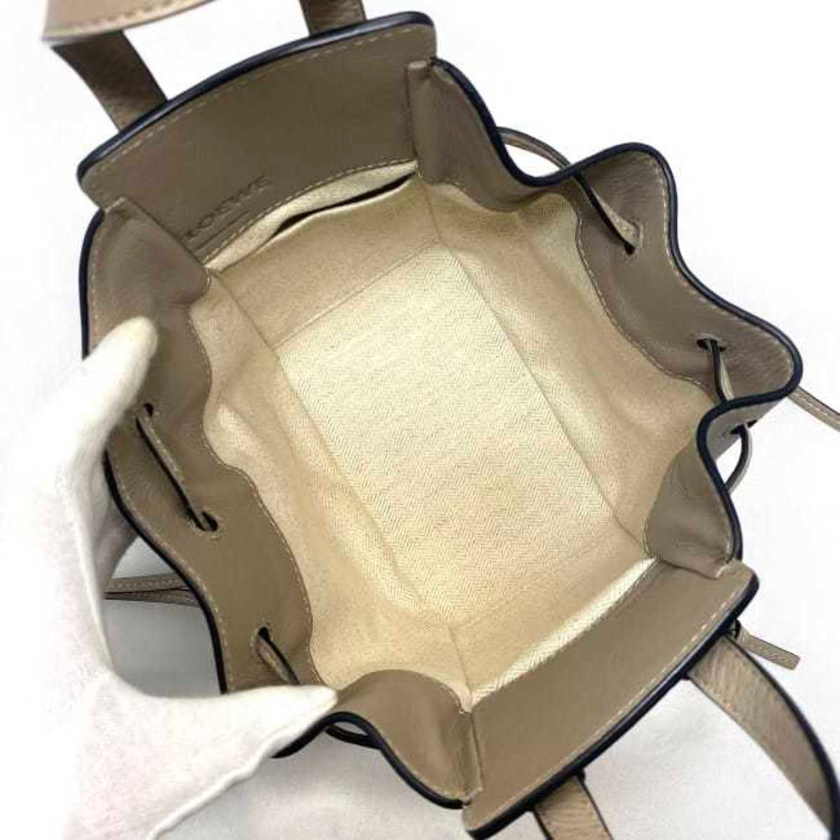 Loewe Hammock Beige Leather Handbag Shoulder Bag (Pre-Owned)