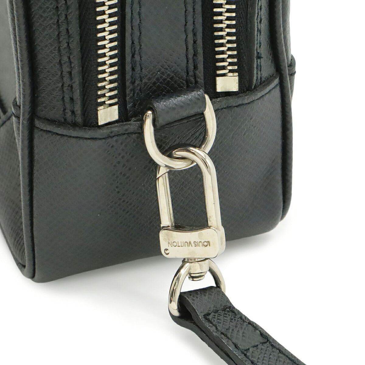 Louis Vuitton Ardoise Black Taiga Leather Clutch Bag (Pre-Owned)