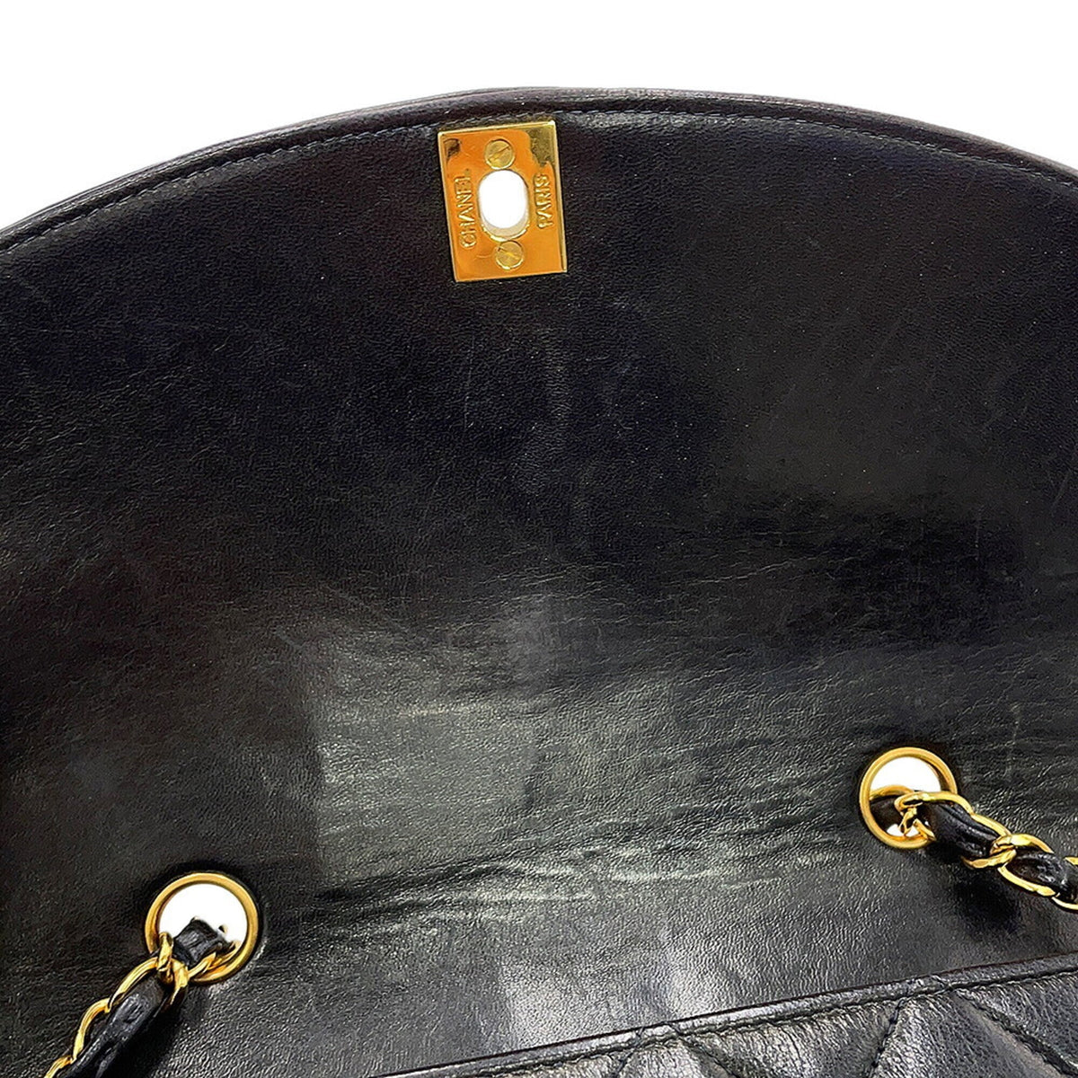 Chanel Matelasse Black Leather Shoulder Bag (Pre-Owned)