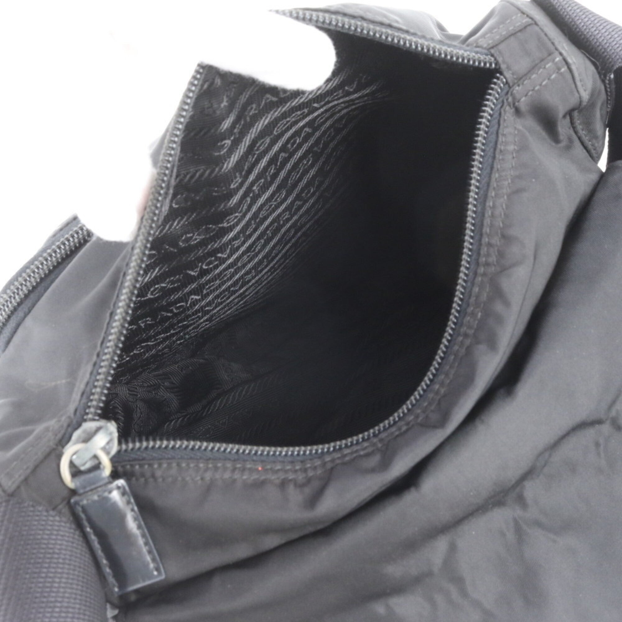 Prada Black Leather Nylon Messenger Bag Shoulder Bag (Pre-Owned)