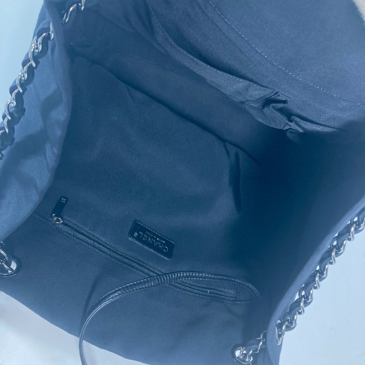 Chanel Black White Nylon Canvas Shoulder Bag (Pre-Owned)