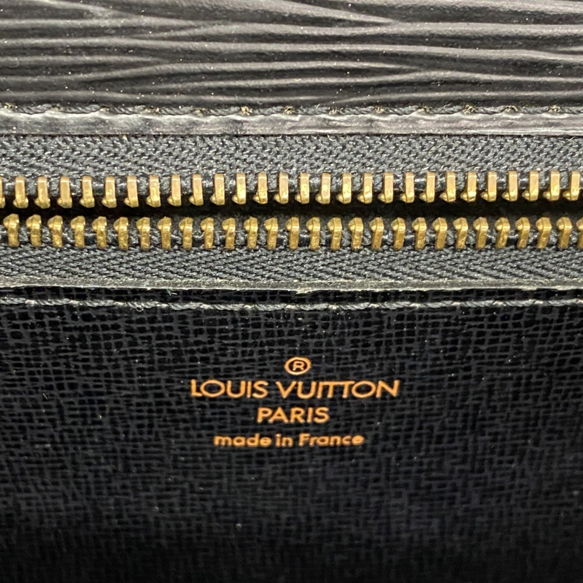 Louis Vuitton Noir Shoulder Bag (Pre-Owned)