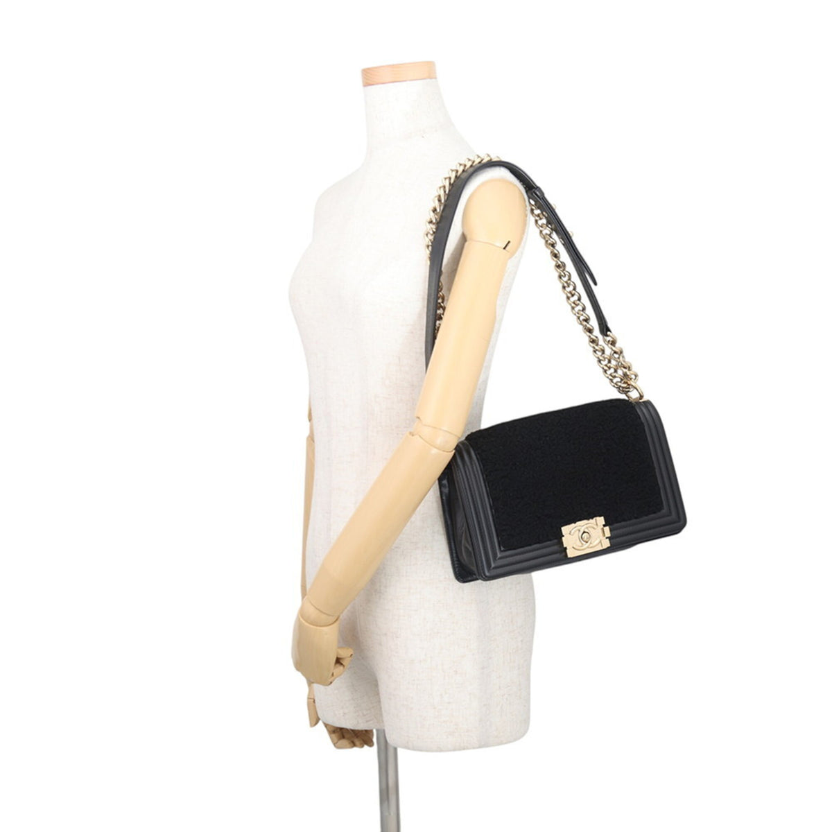 Chanel Boy Chanel Black Leather Handbag Shoulder Bag (Pre-Owned)