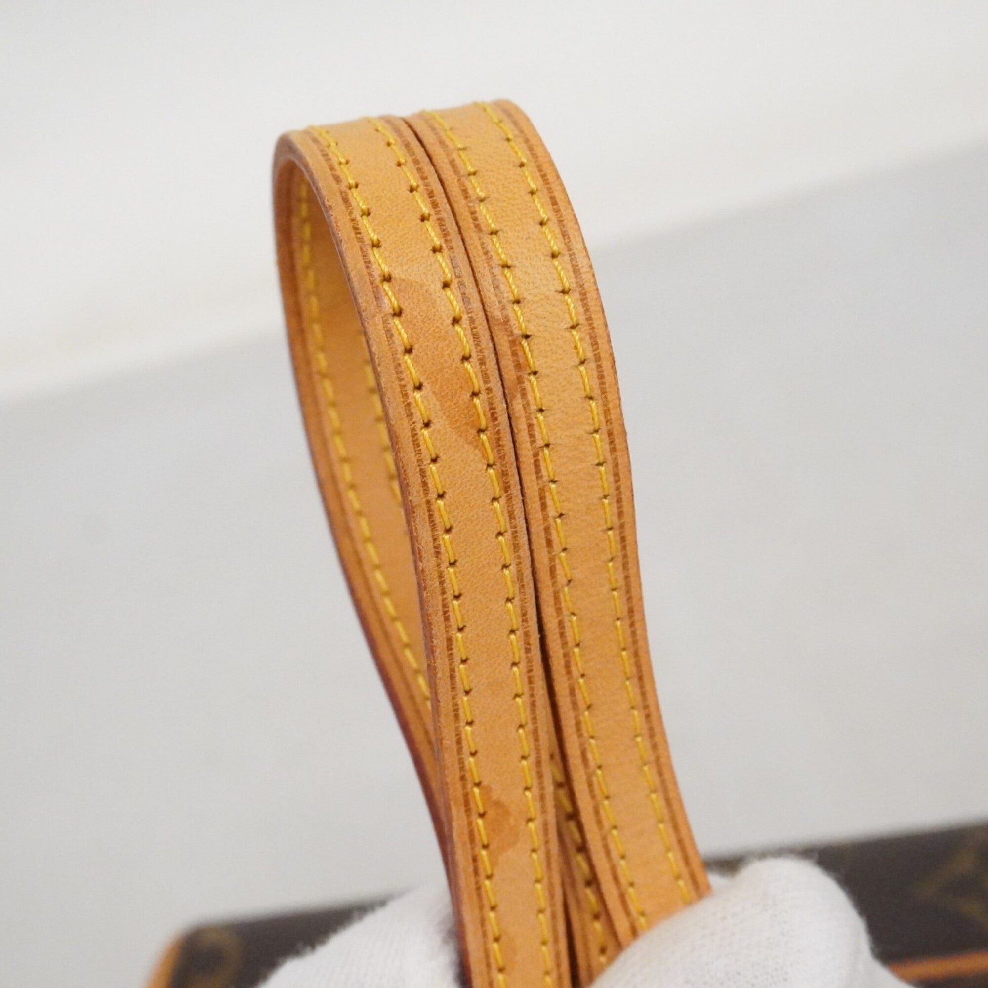 Louis Vuitton Brown Shoulder Bag (Pre-Owned)