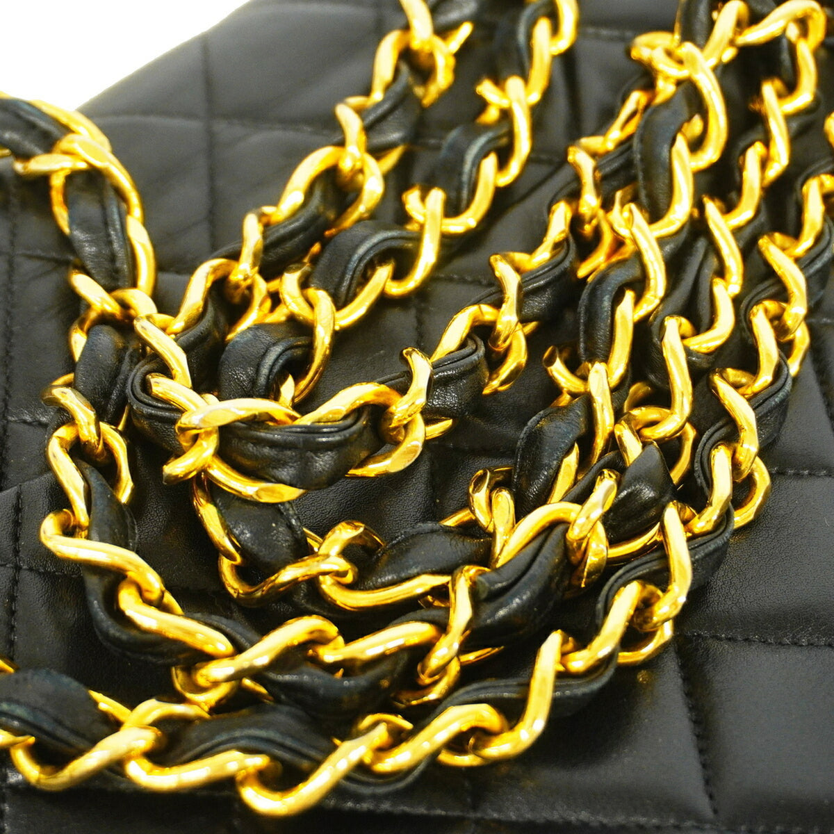 Chanel Black Leather Shoulder Bag (Pre-Owned)