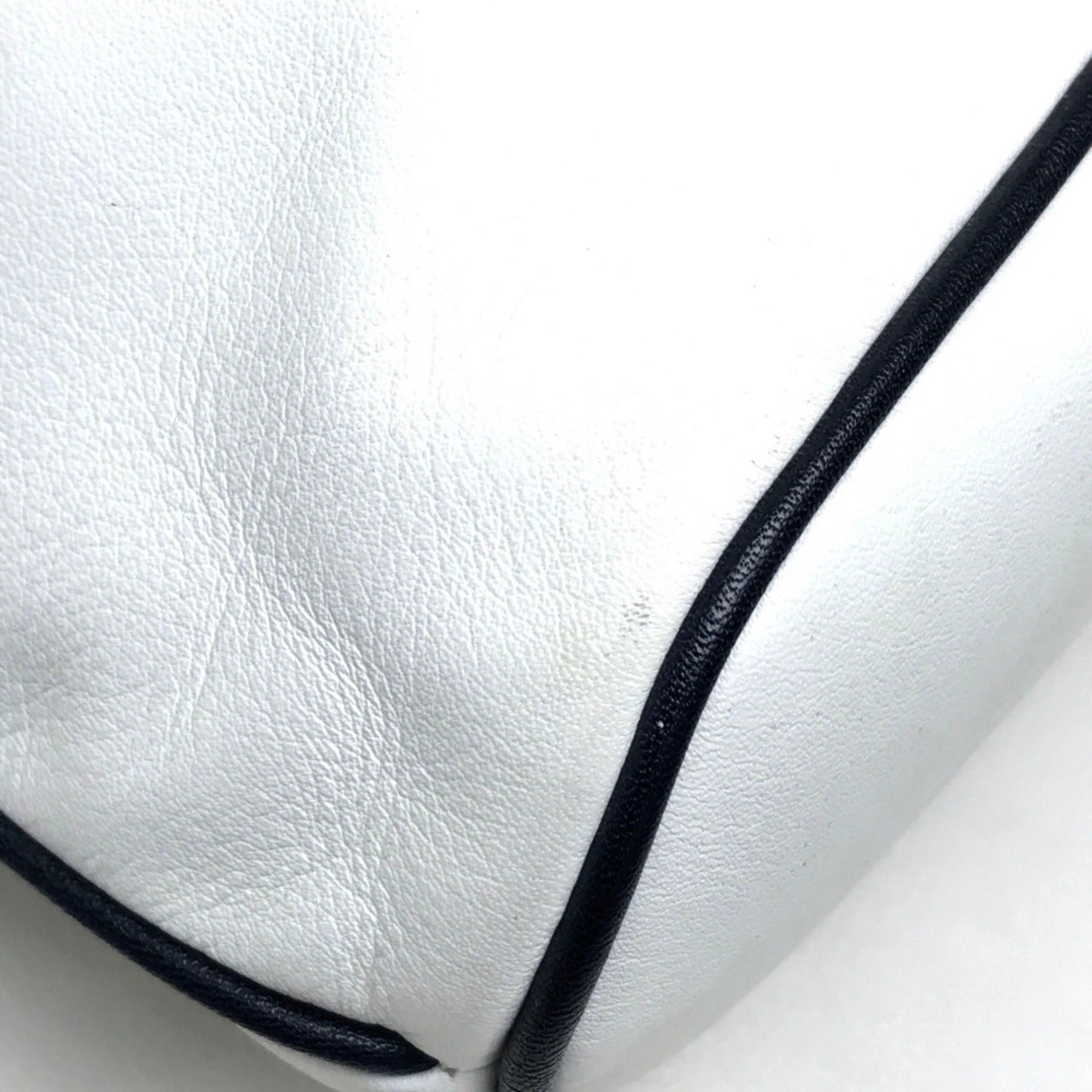 Celine White Leather Shoulder Bag (Pre-Owned)