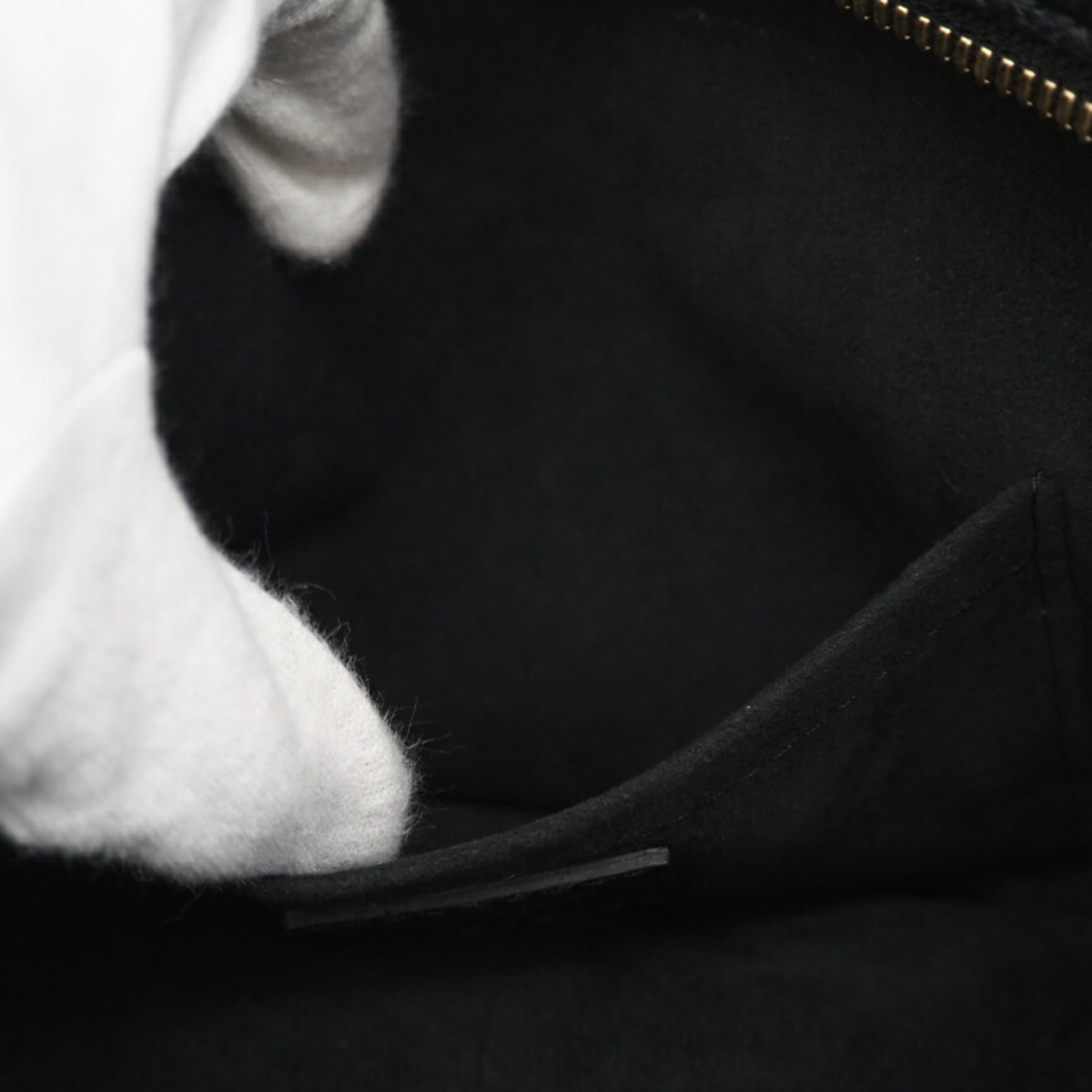 Louis Vuitton Black Leather Handbag (Pre-Owned)