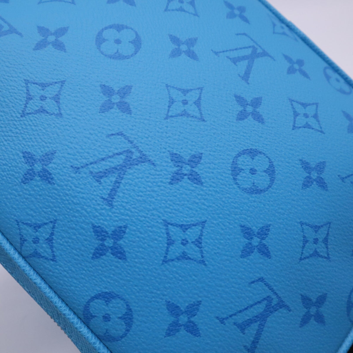 Louis Vuitton Taigarama Blue Leather Shoulder Bag Sling Bag (Pre-Owned)