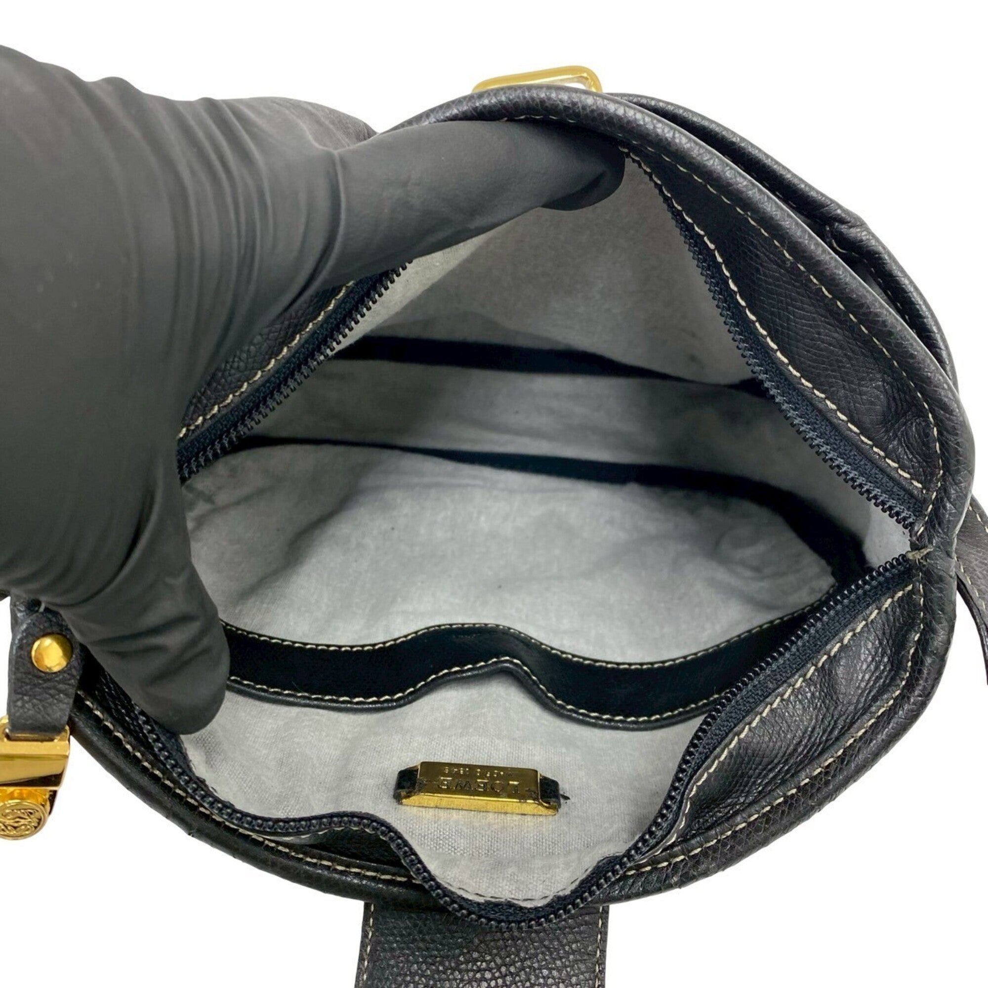Loewe Black Leather Pochette Shoulder Bag (Pre-Owned)
