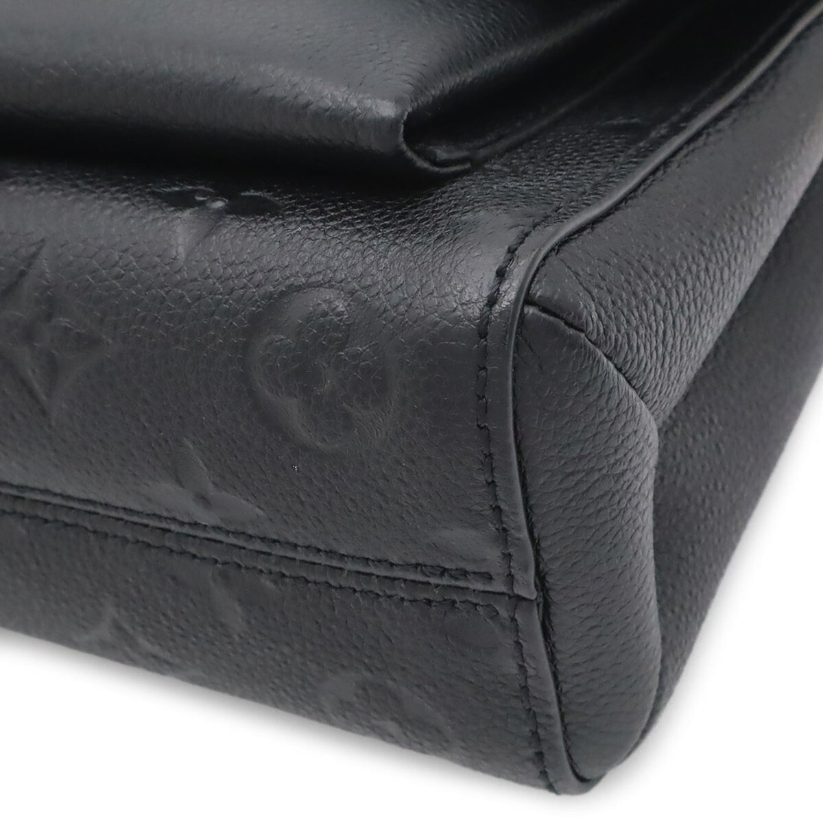 Louis Vuitton Noir Leather Shoulder Bag (Pre-Owned)
