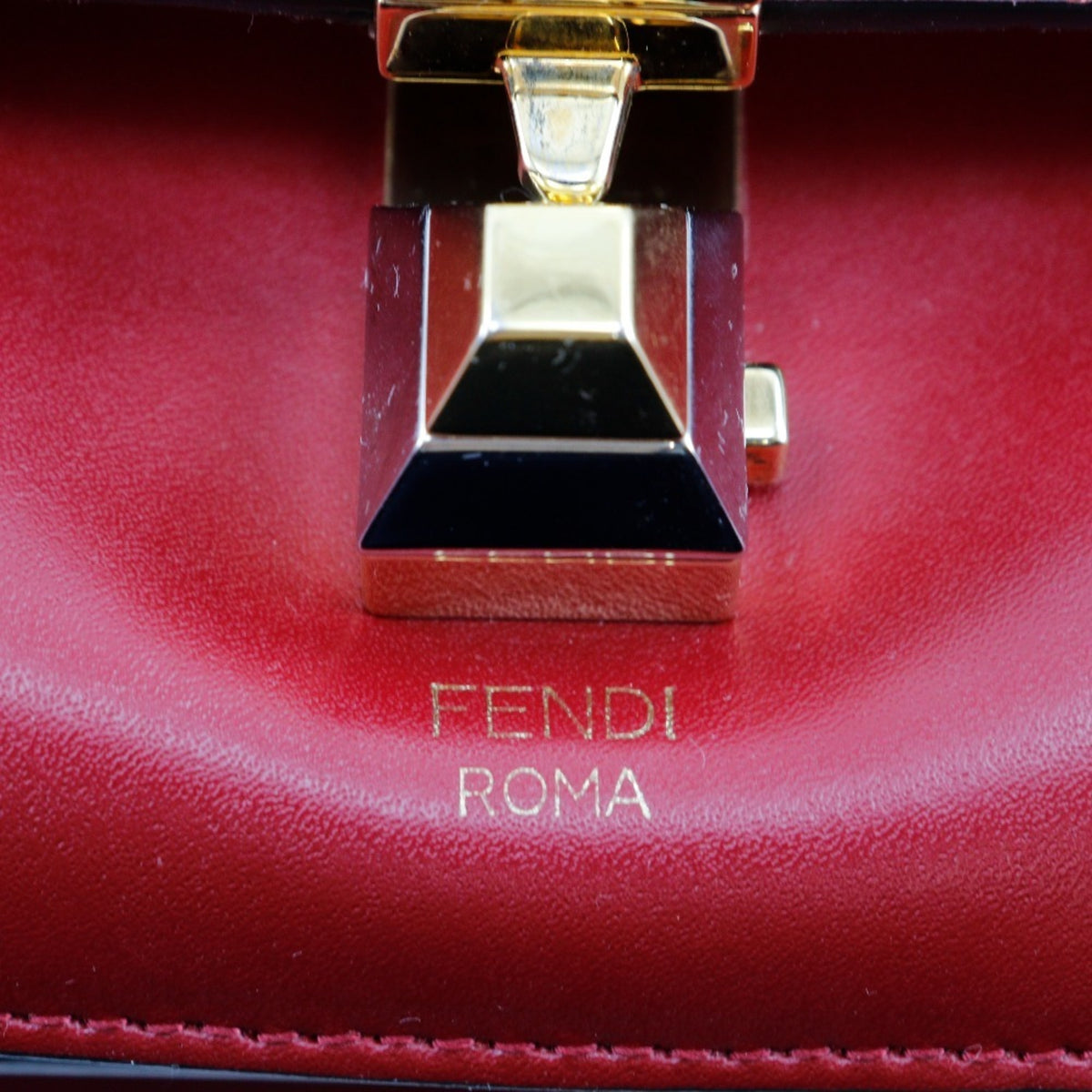 Fendi Red Color Leather Shoulder Bag (Pre-Owned)