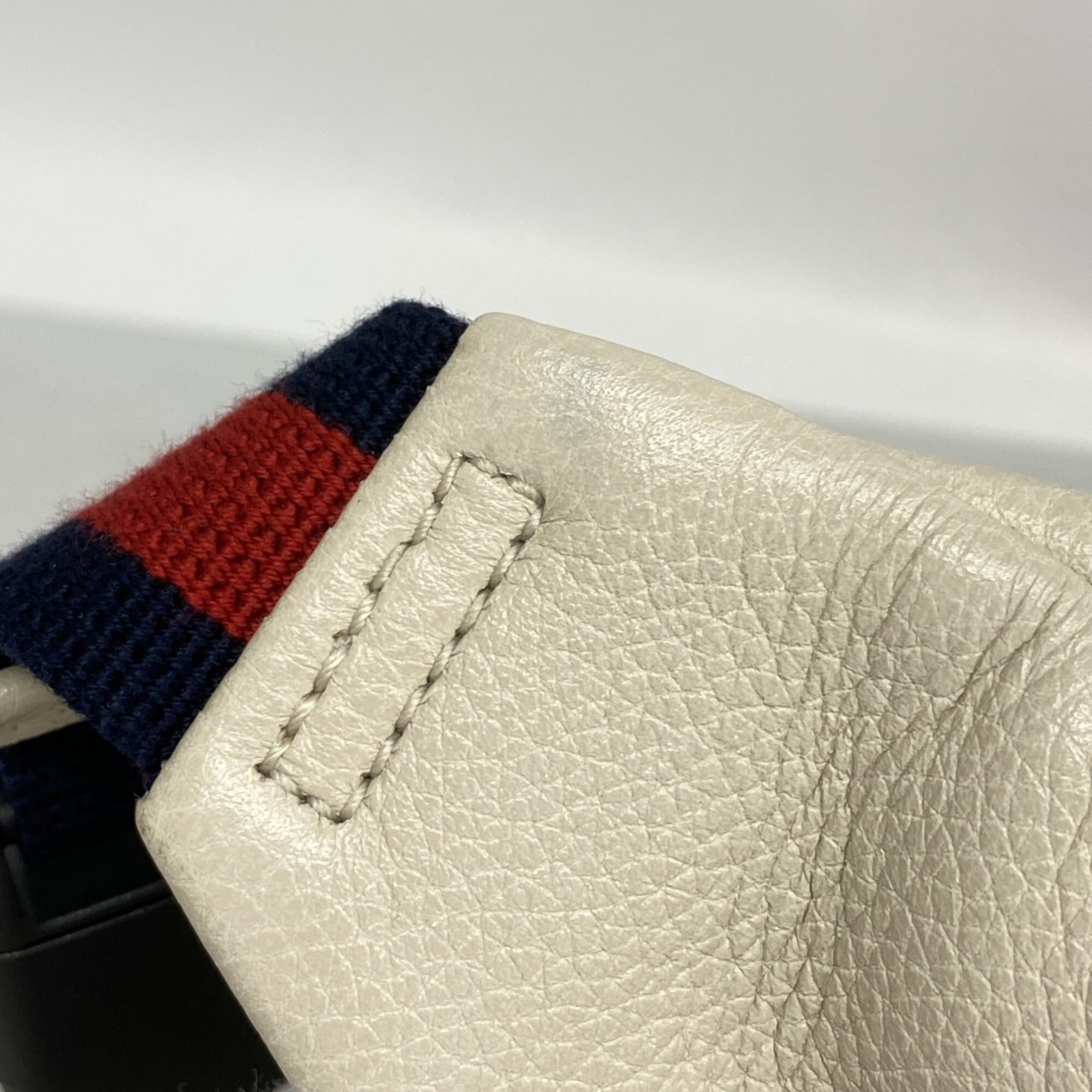 Gucci White Leather Fanny Pack (Pre-Owned)