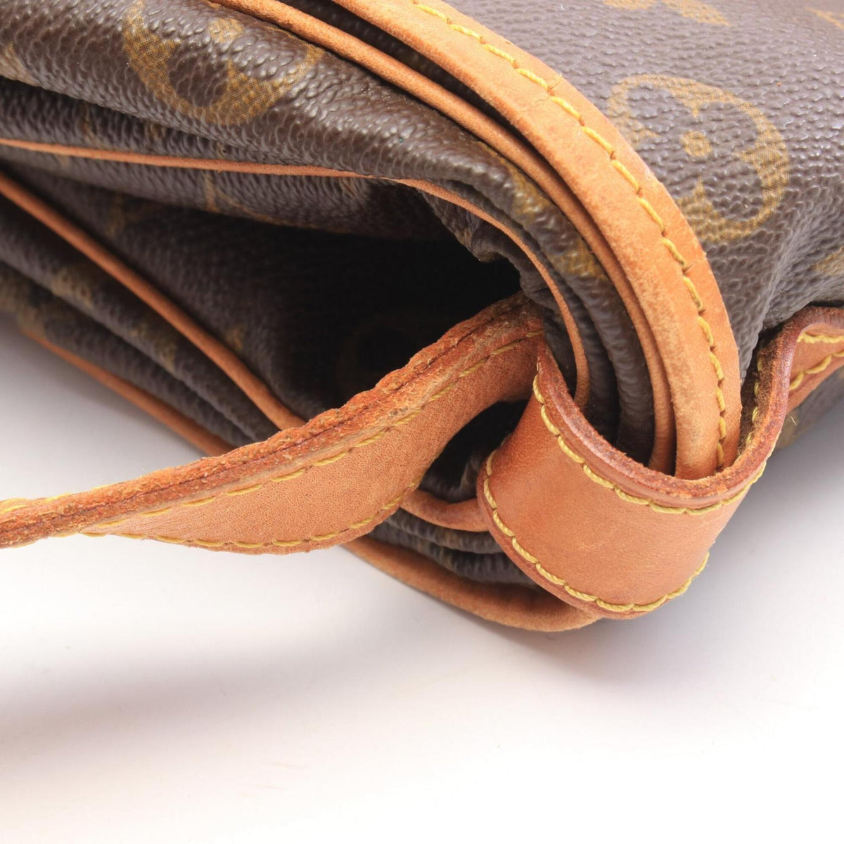 Louis Vuitton Brown Coated Canvas Leather Handbag Shoulder Bag (Pre-Owned)