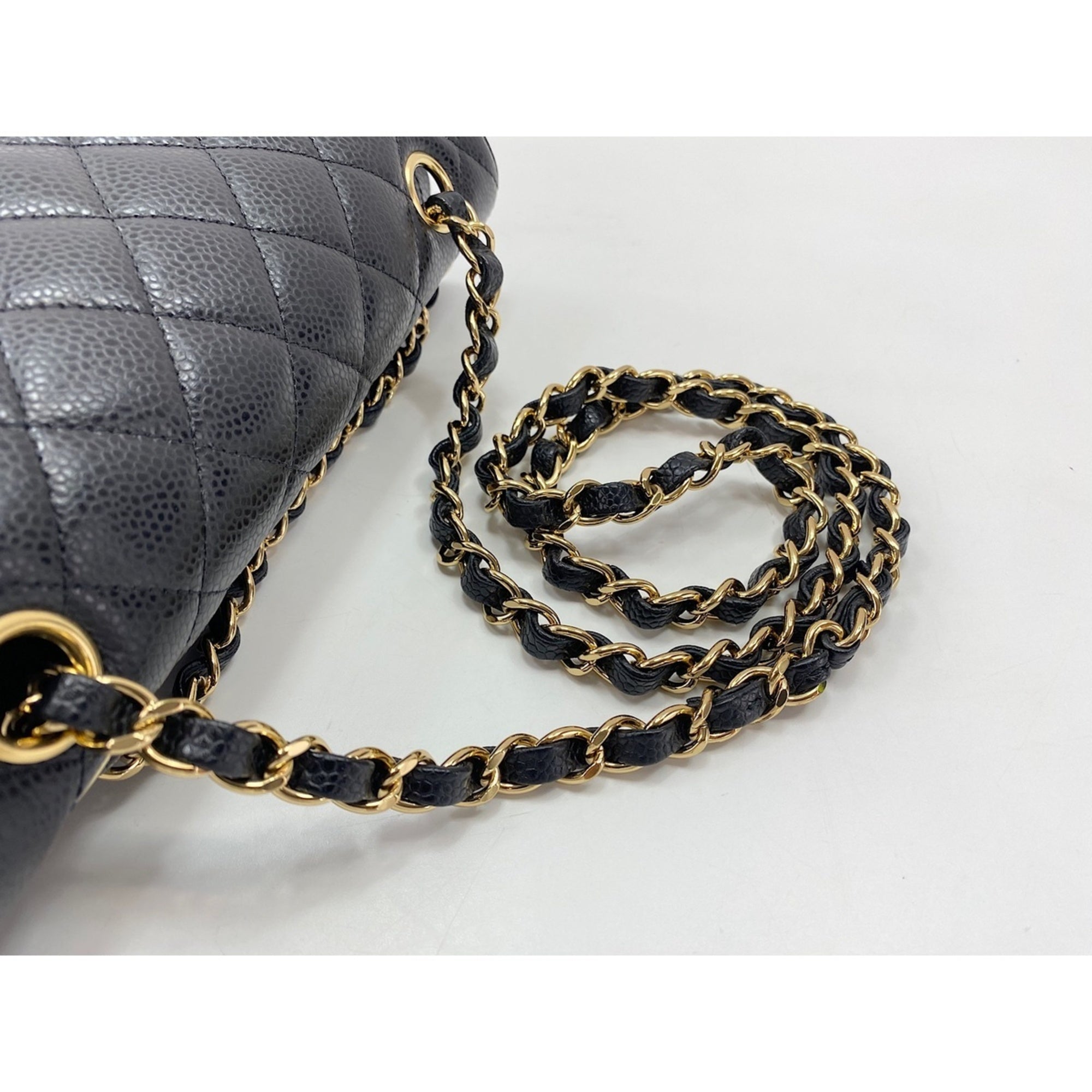 Chanel Black Shoulder Bag (Pre-Owned)