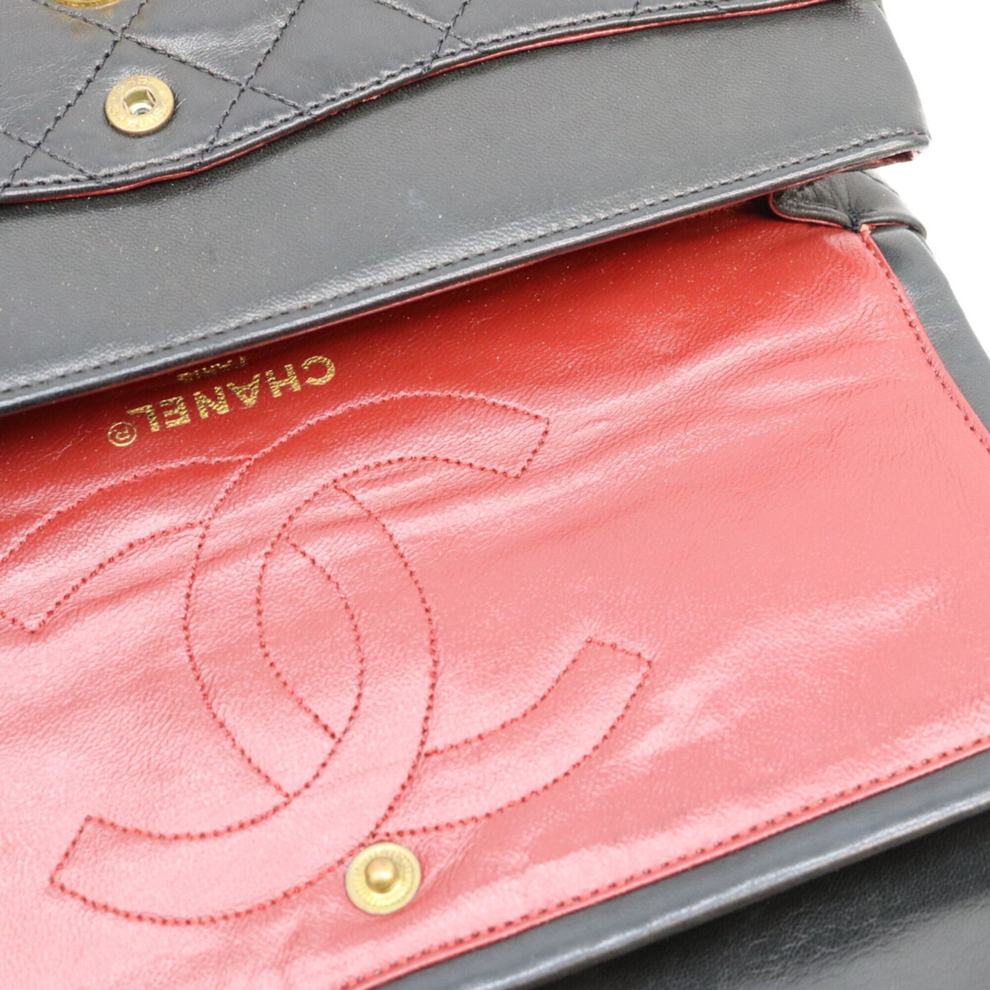 Chanel Black Leather Shoulder Bag (Pre-Owned)
