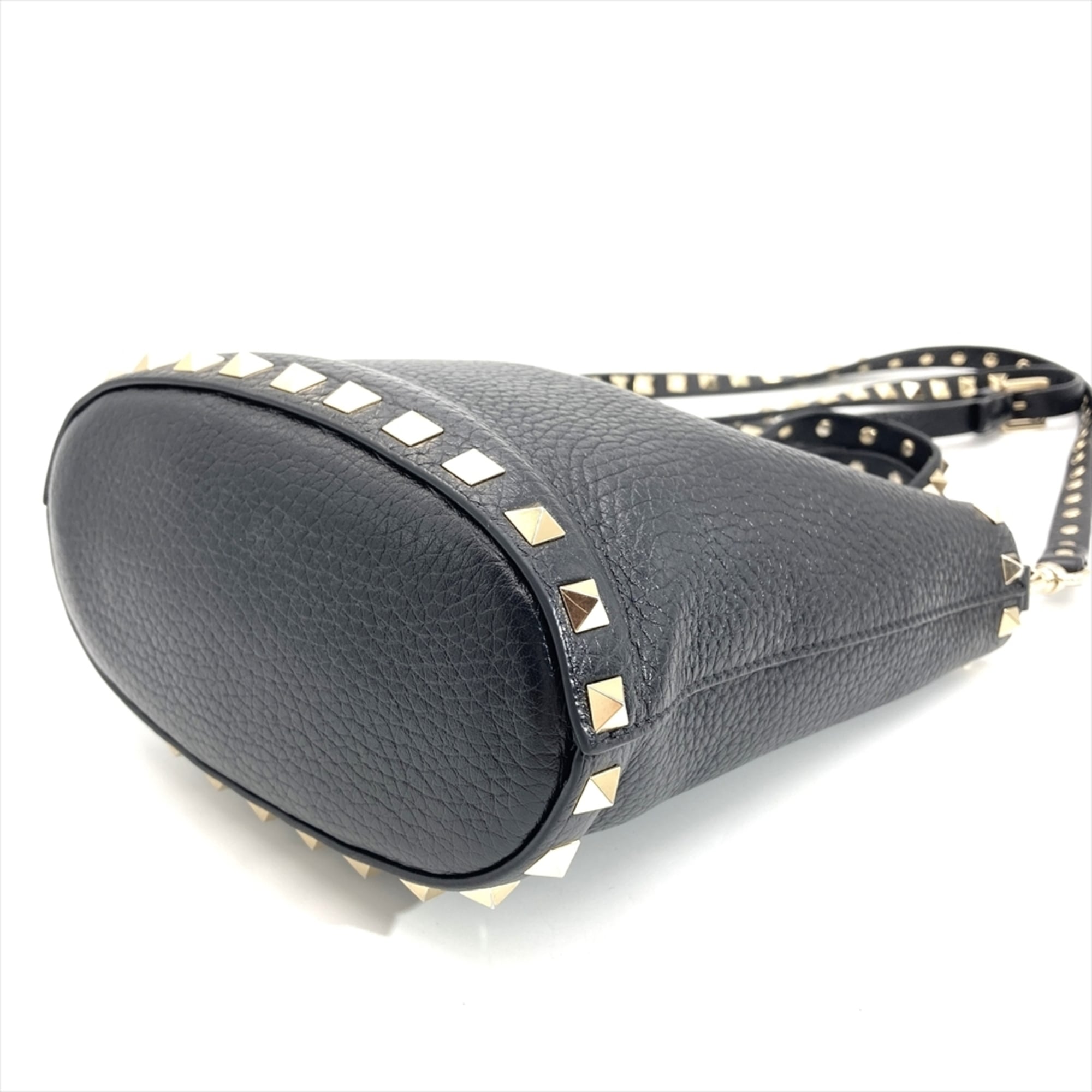 Valentino Black Leather Shoulder Bag (Pre-Owned)