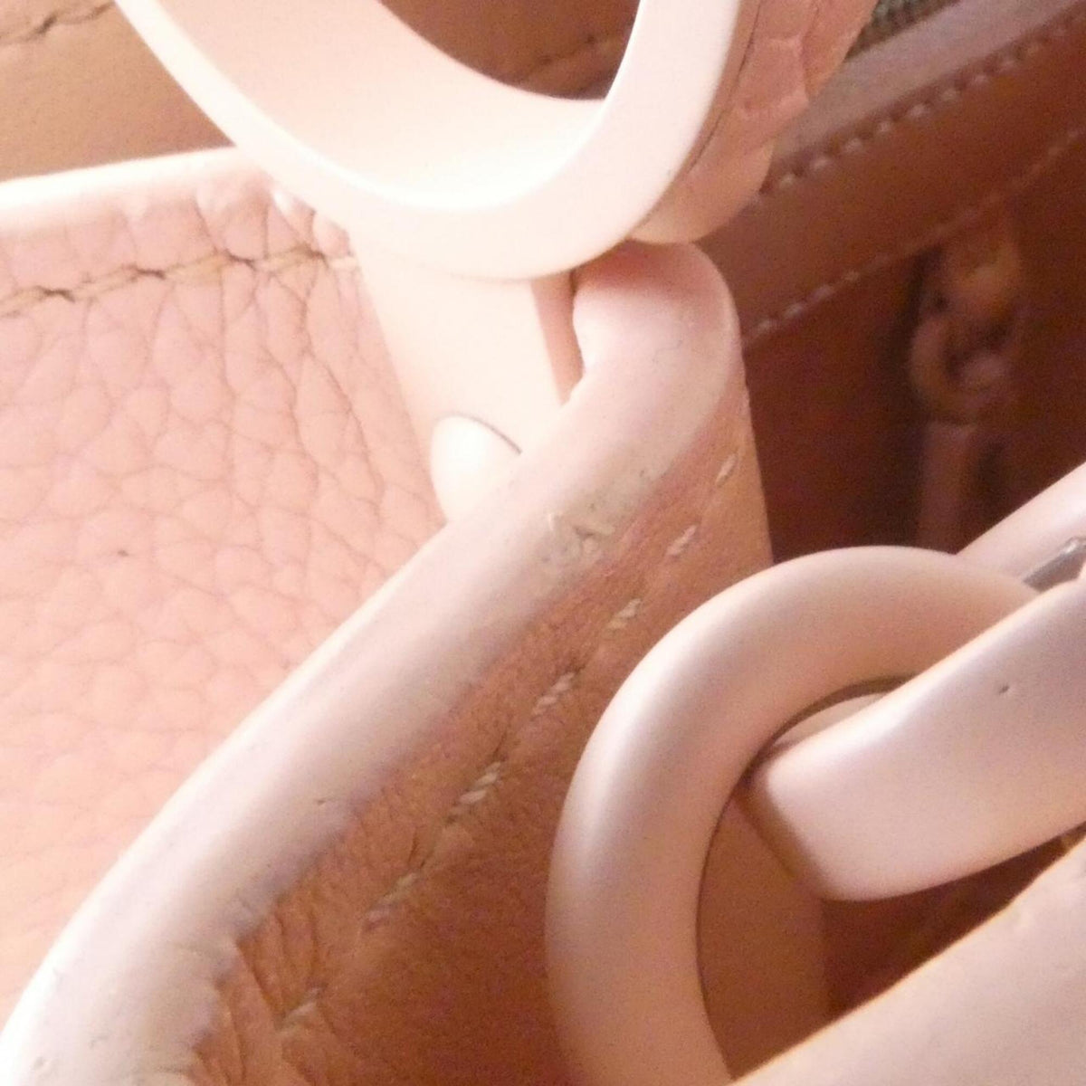 Louis Vuitton Pink Leather Handbag (Pre-Owned)