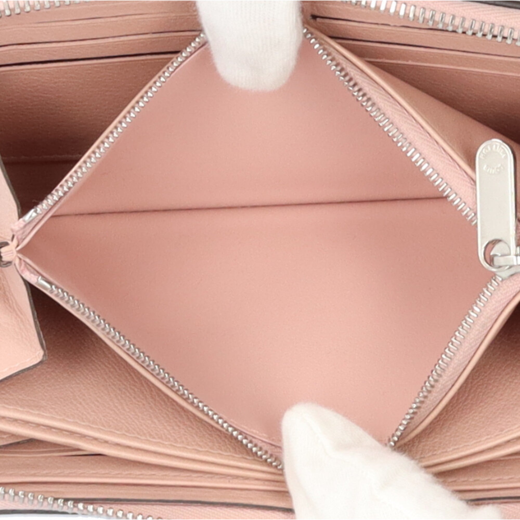 Louis Vuitton Mahina Magnolia Pink Mahina Leather Long Wallet (Bi-Fold) (Pre-Owned)