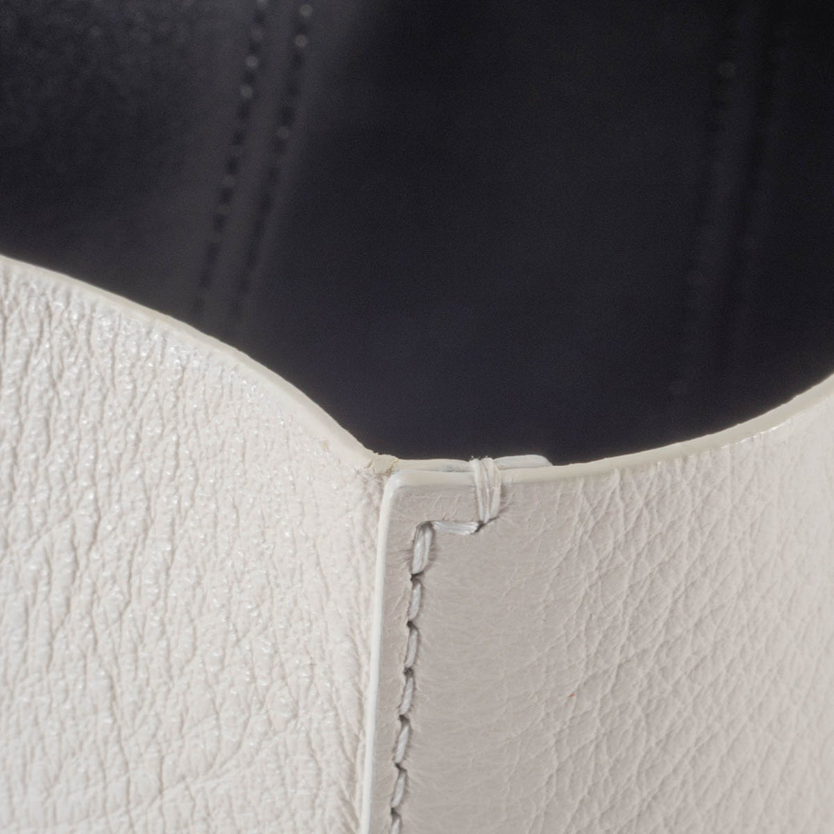 Balenciaga White Leather Shoulder Bag Tote Bag (Pre-Owned)