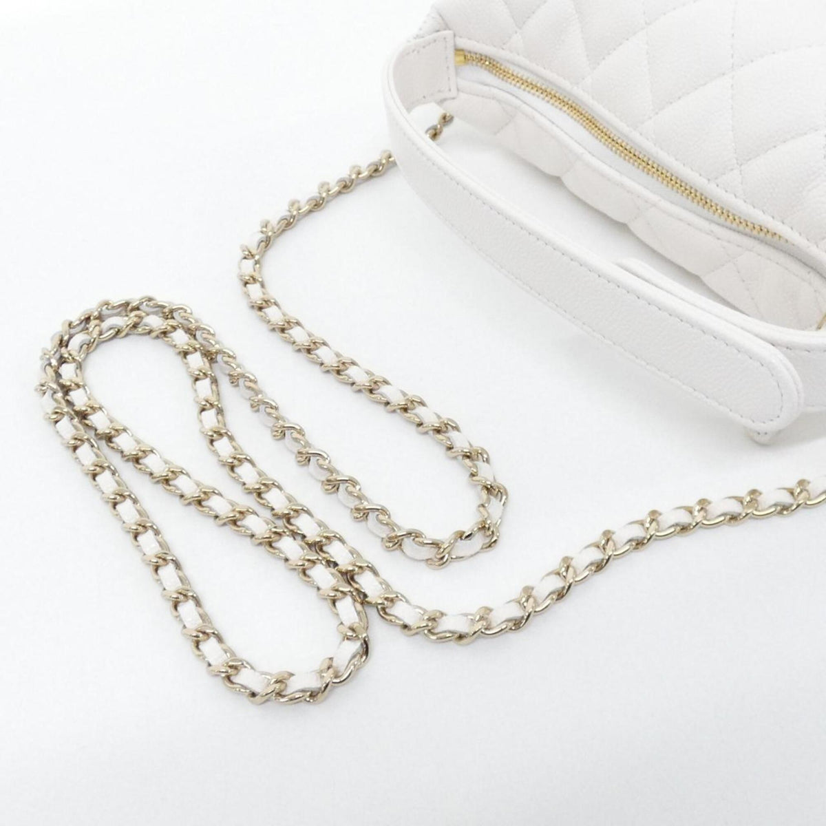 Chanel White Grained Calfskin Handbag (Pre-Owned)