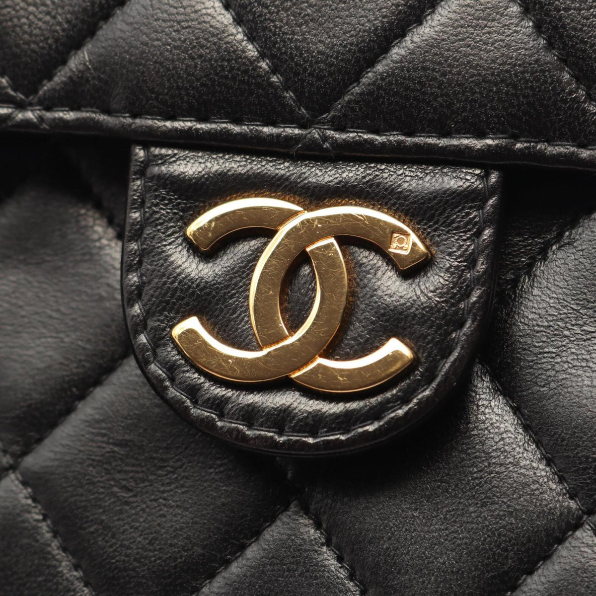Chanel Black Leather Handbag Shoulder Bag (Pre-Owned)
