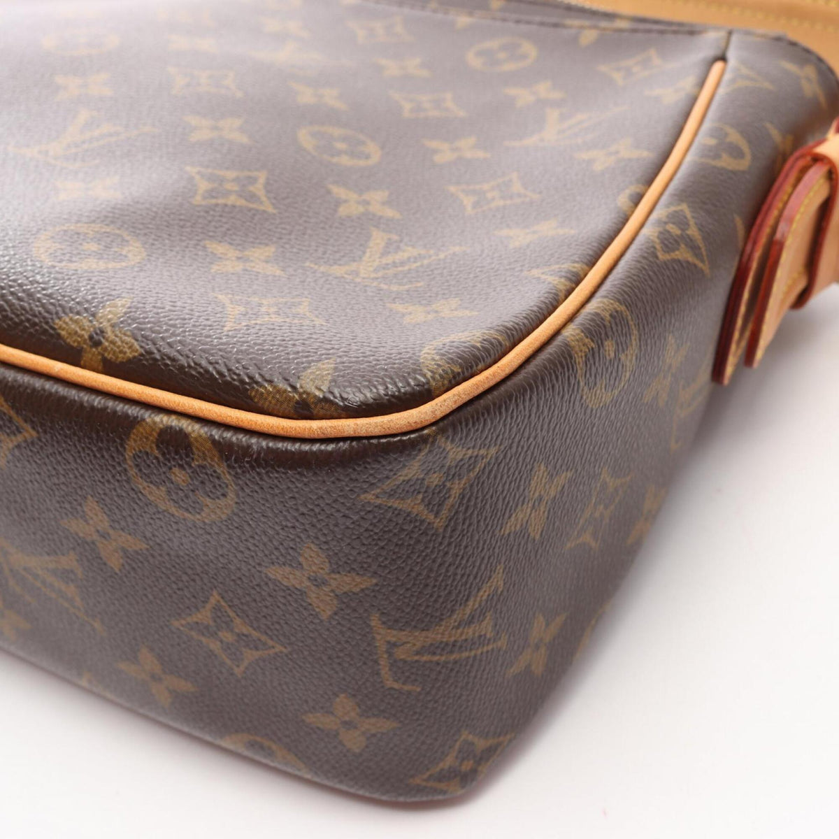 Louis Vuitton Brown Monogram Monogram Handbag Shoulder Bag (Pre-Owned)
