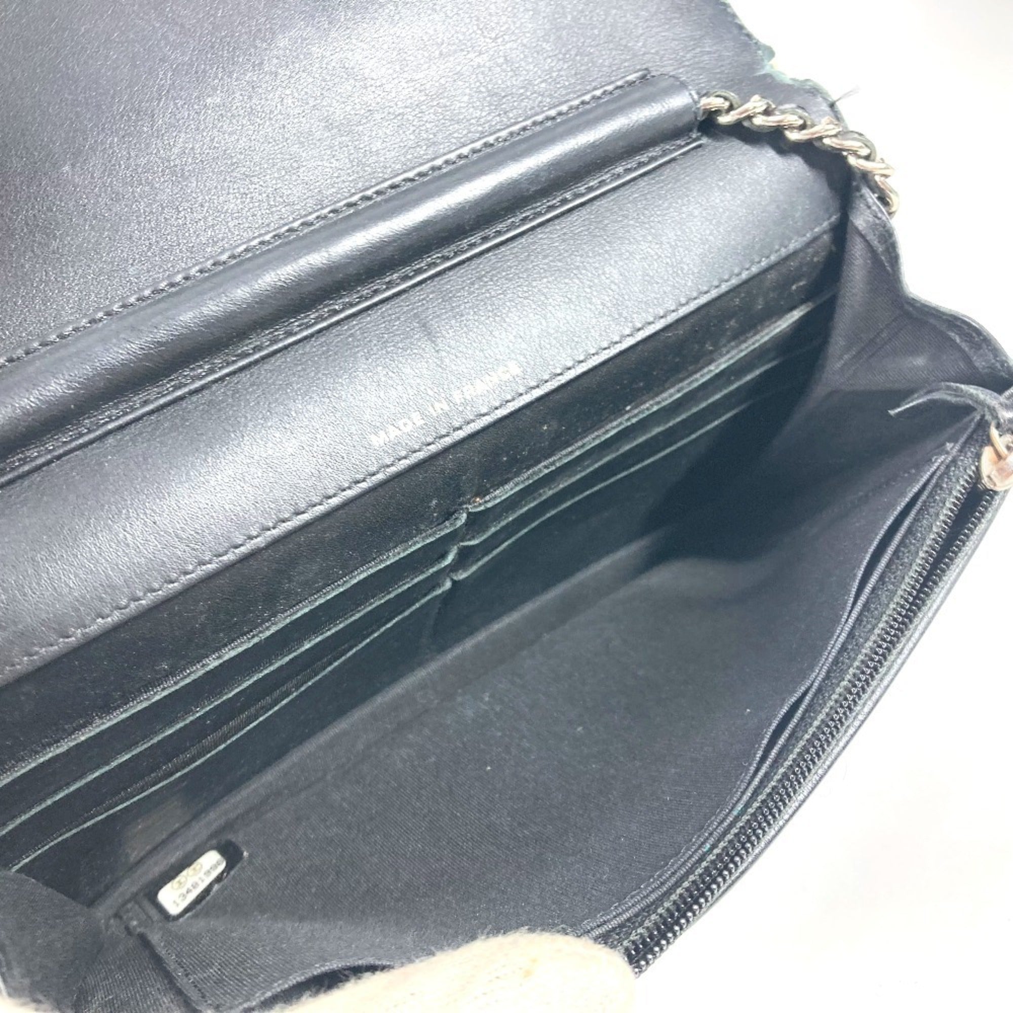 Chanel Black Patent Leather Pochette Shoulder Bag (Pre-Owned)
