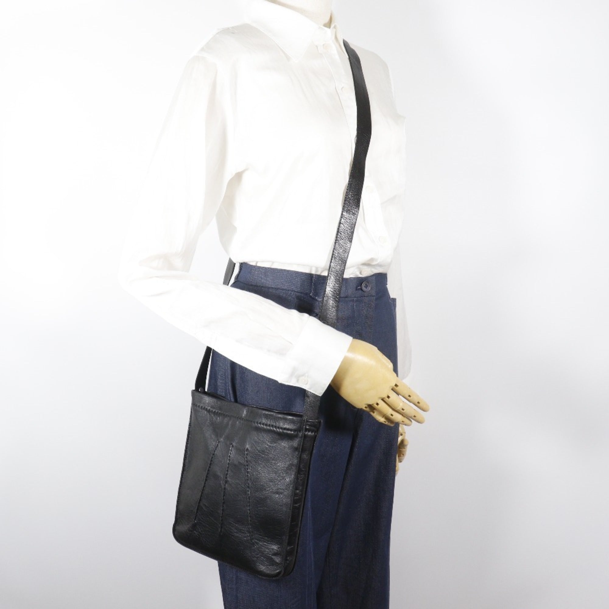 Hermes Black Leather Shoulder Bag (Pre-Owned)
