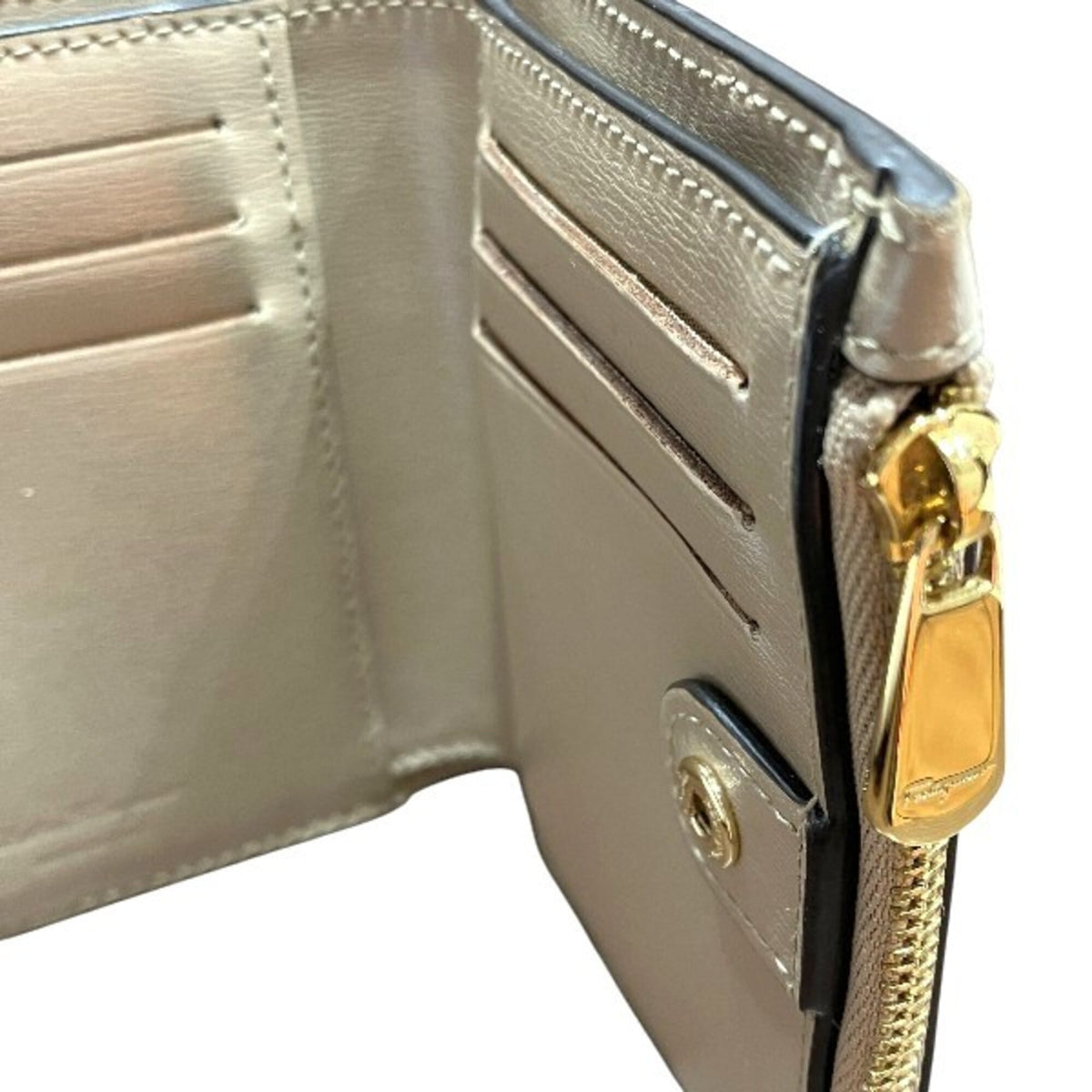 Salvatore Ferragamo Beige Coin Purse/Coin Case (Pre-Owned)
