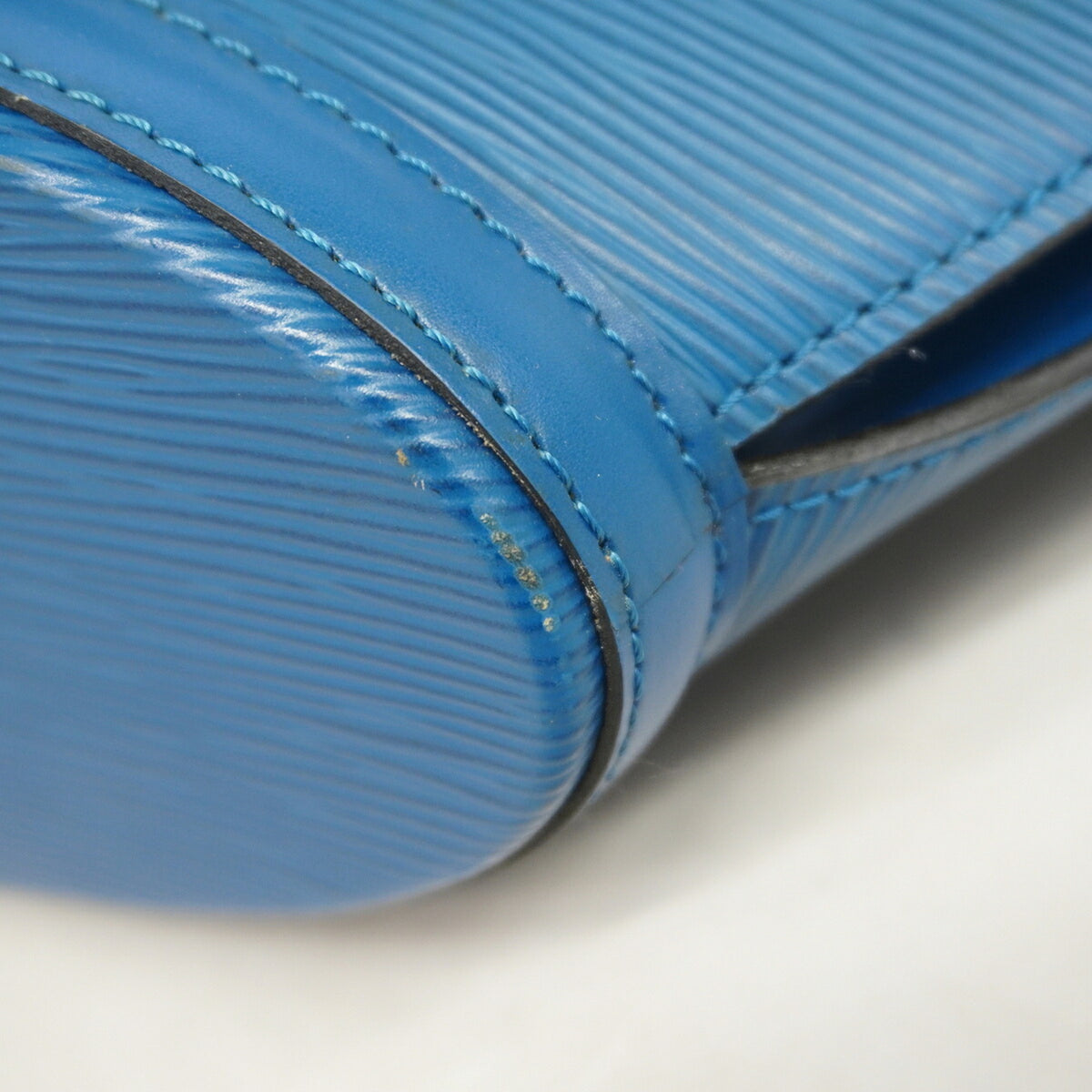 Louis Vuitton Toledo Blue Shoulder Bag (Pre-Owned)