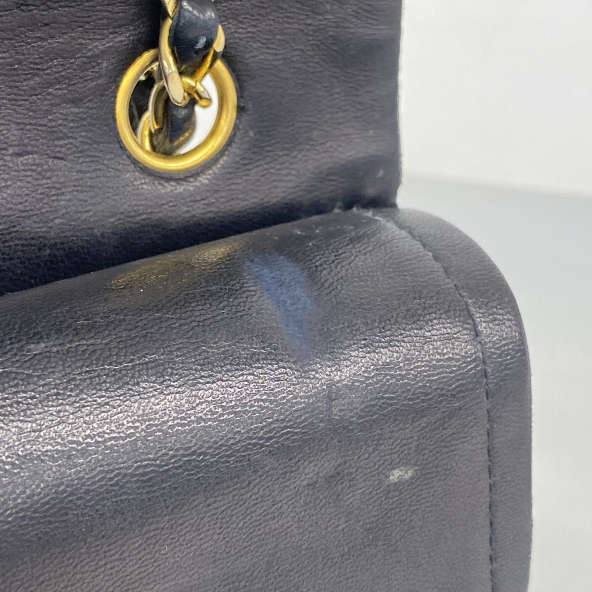 Chanel Black Leather Shoulder Bag (Pre-Owned)
