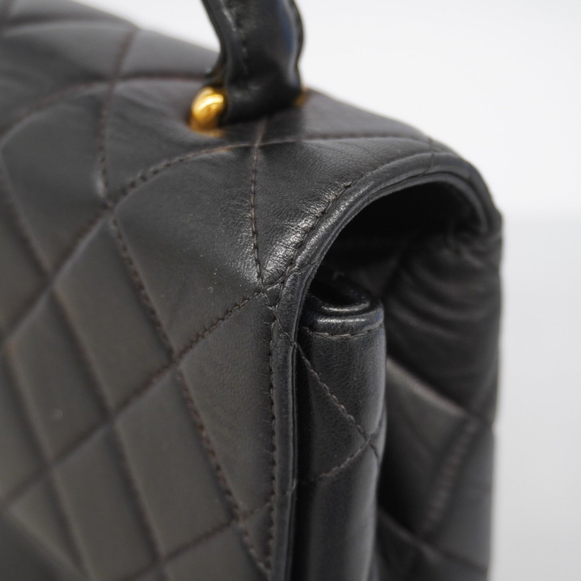Chanel Black Leather Handbag (Pre-Owned)
