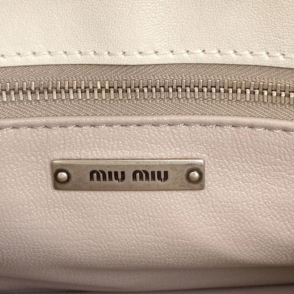 Miu Miu White Leather Handbag (Pre-Owned)