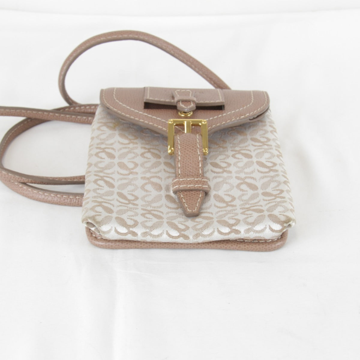 Loewe Beige Canvas Pochette Shoulder Bag (Pre-Owned)