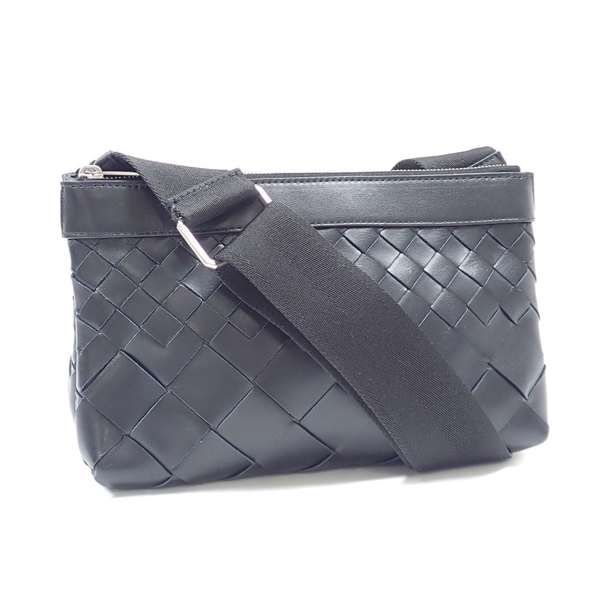 Bottega Veneta Black Leather Shoulder Bag (Pre-Owned)