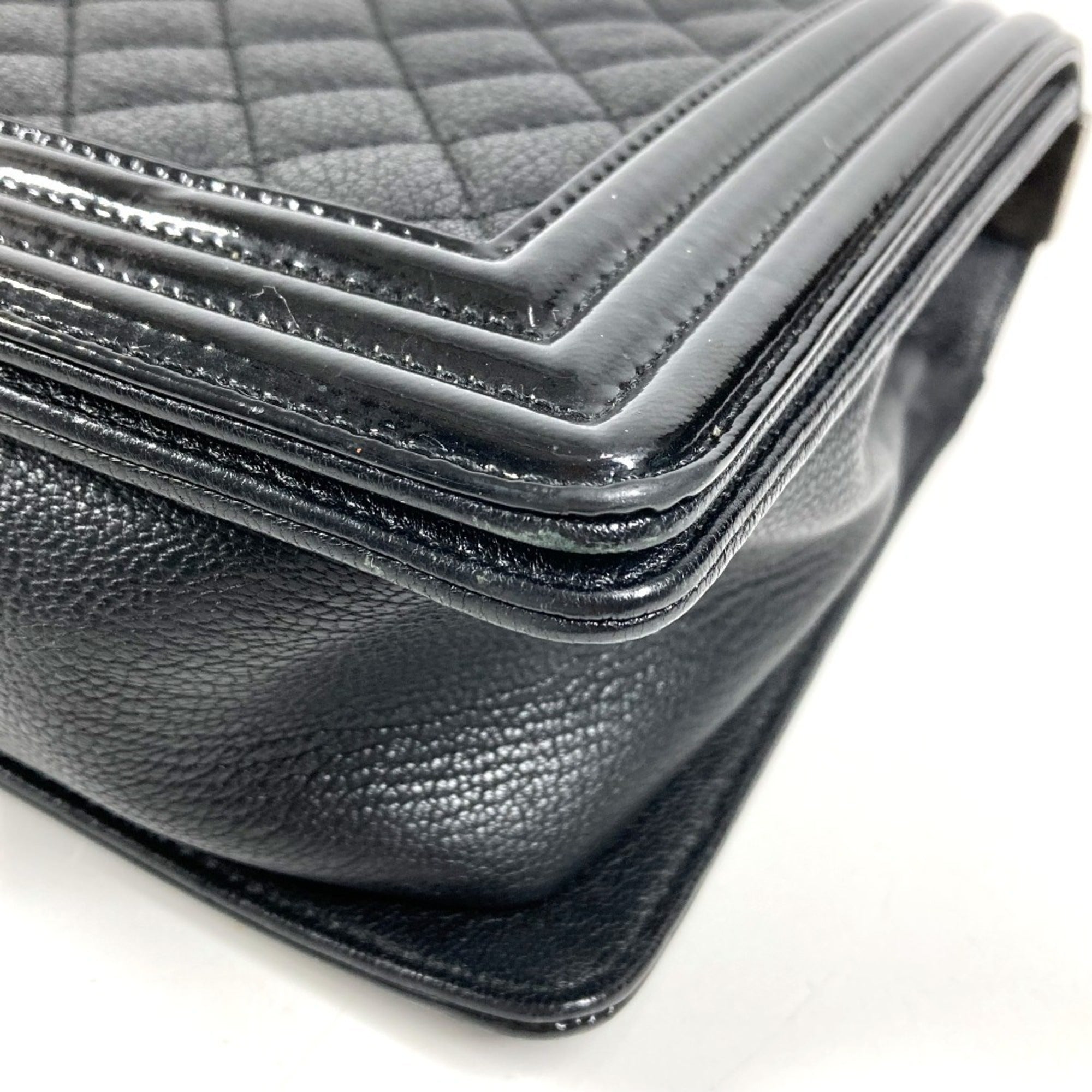 Chanel Matelasse Black Grained Calfskin Shoulder Bag (Pre-Owned)
