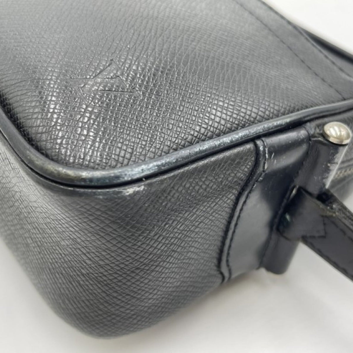 Louis Vuitton Ardoise Black Taiga Leather Clutch Bag (Pre-Owned)