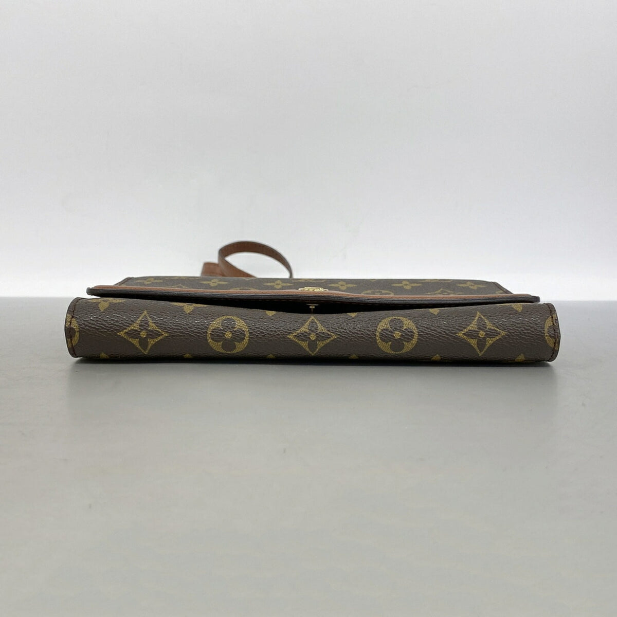 Louis Vuitton Brown Shoulder Bag (Pre-Owned)