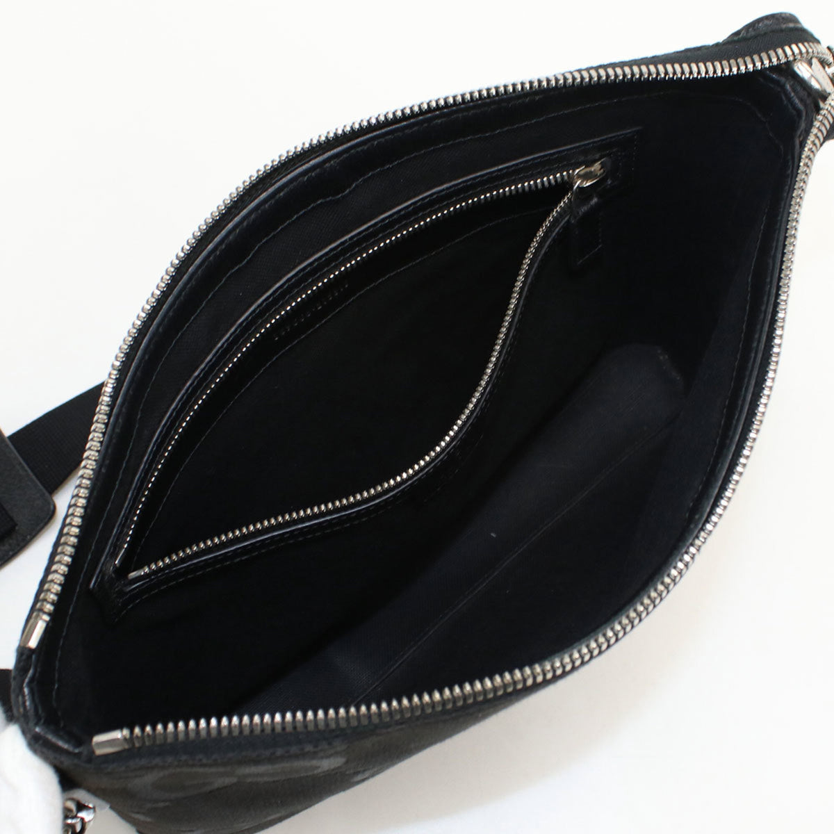 Gucci Black Canvas Clutch Bag Shoulder Bag (Pre-Owned)